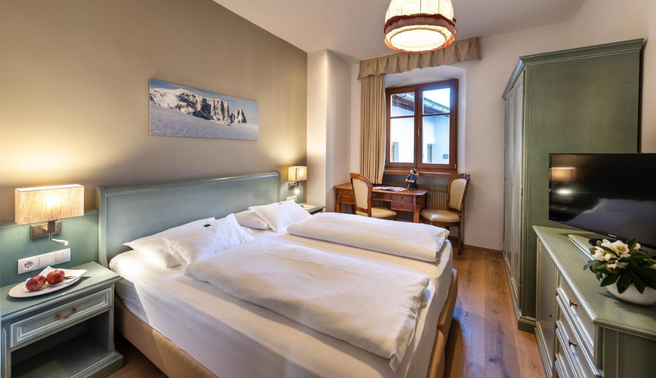 Hotel Zum Turm กัสเตลรอตโต ภายนอก รูปภาพ