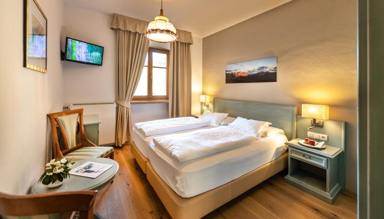 Hotel Zum Turm กัสเตลรอตโต ภายนอก รูปภาพ